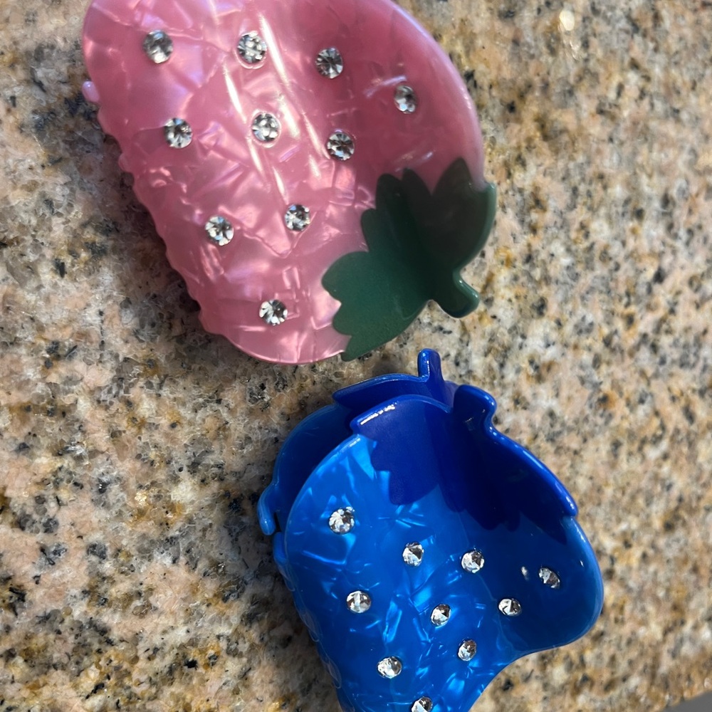 Kate Spade x Target strawberry claw clips - Pink and Blue